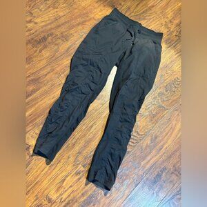 Lululemon women’s size.4 pull on pants